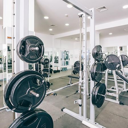 Grand Muthu Forte Do Vale Albufeira Exterior photo A modern gym