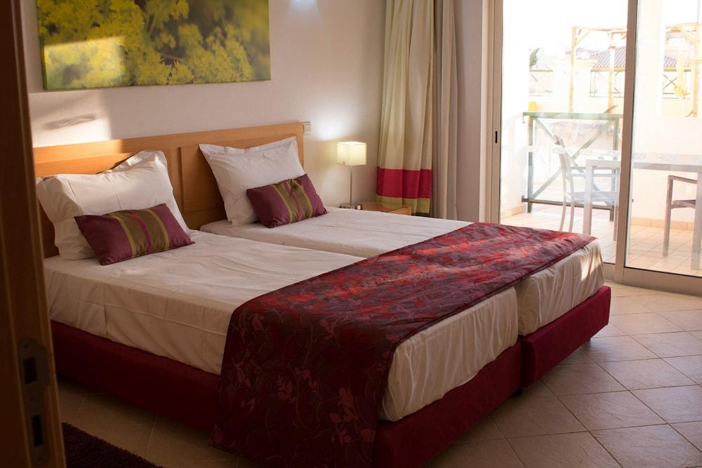 Grand Muthu Forte Do Vale Albufeira Exterior photo A room at the hotel
