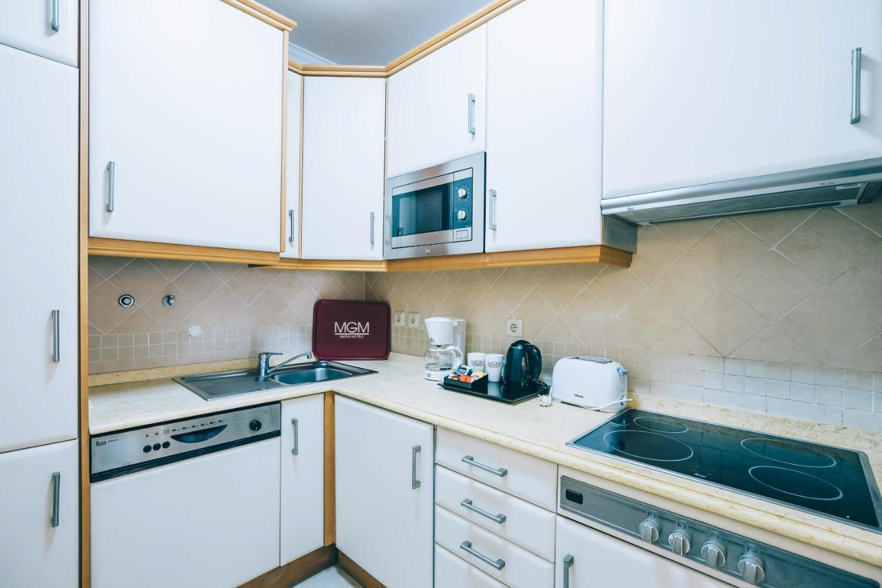 Grand Muthu Forte Do Vale Albufeira Exterior photo A typical kitchen