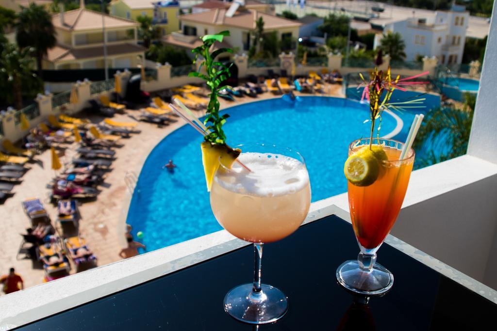 Grand Muthu Forte Do Vale Albufeira Exterior photo Cocktails at a poolside bar