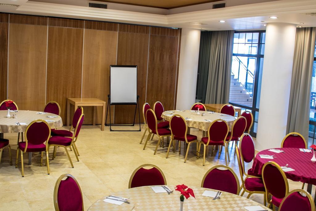 Grand Muthu Forte Do Vale Albufeira Exterior photo The conference room