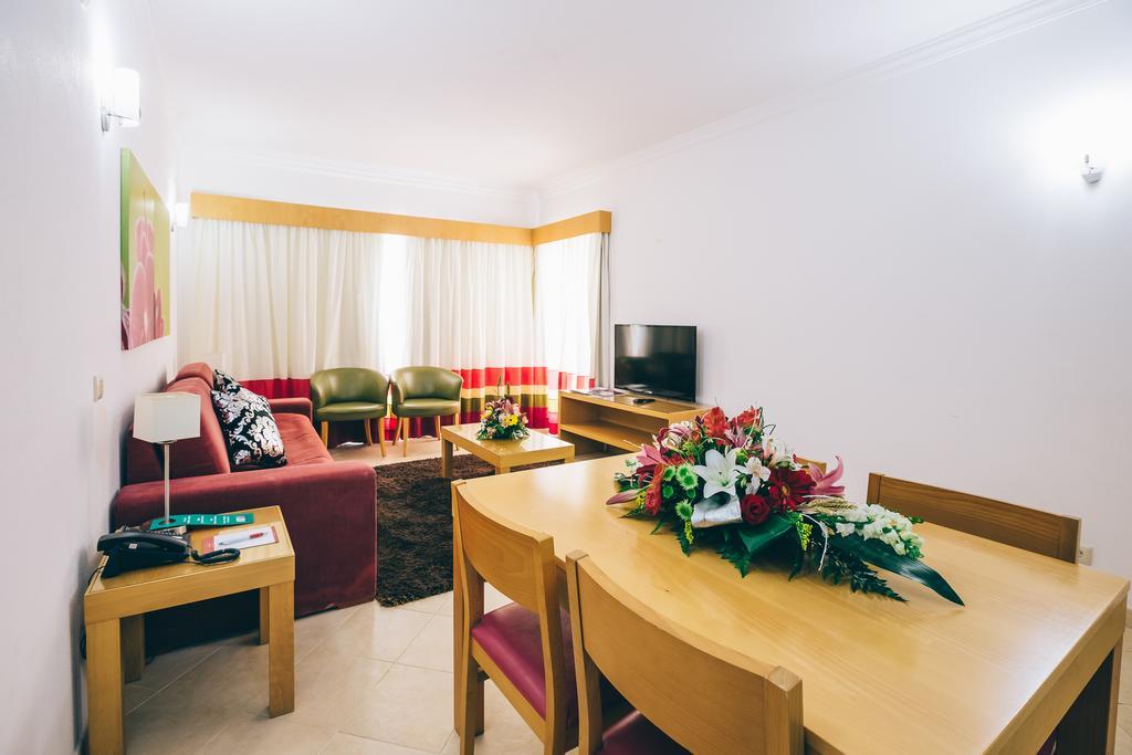 Grand Muthu Forte Do Vale Albufeira Exterior photo Living room
